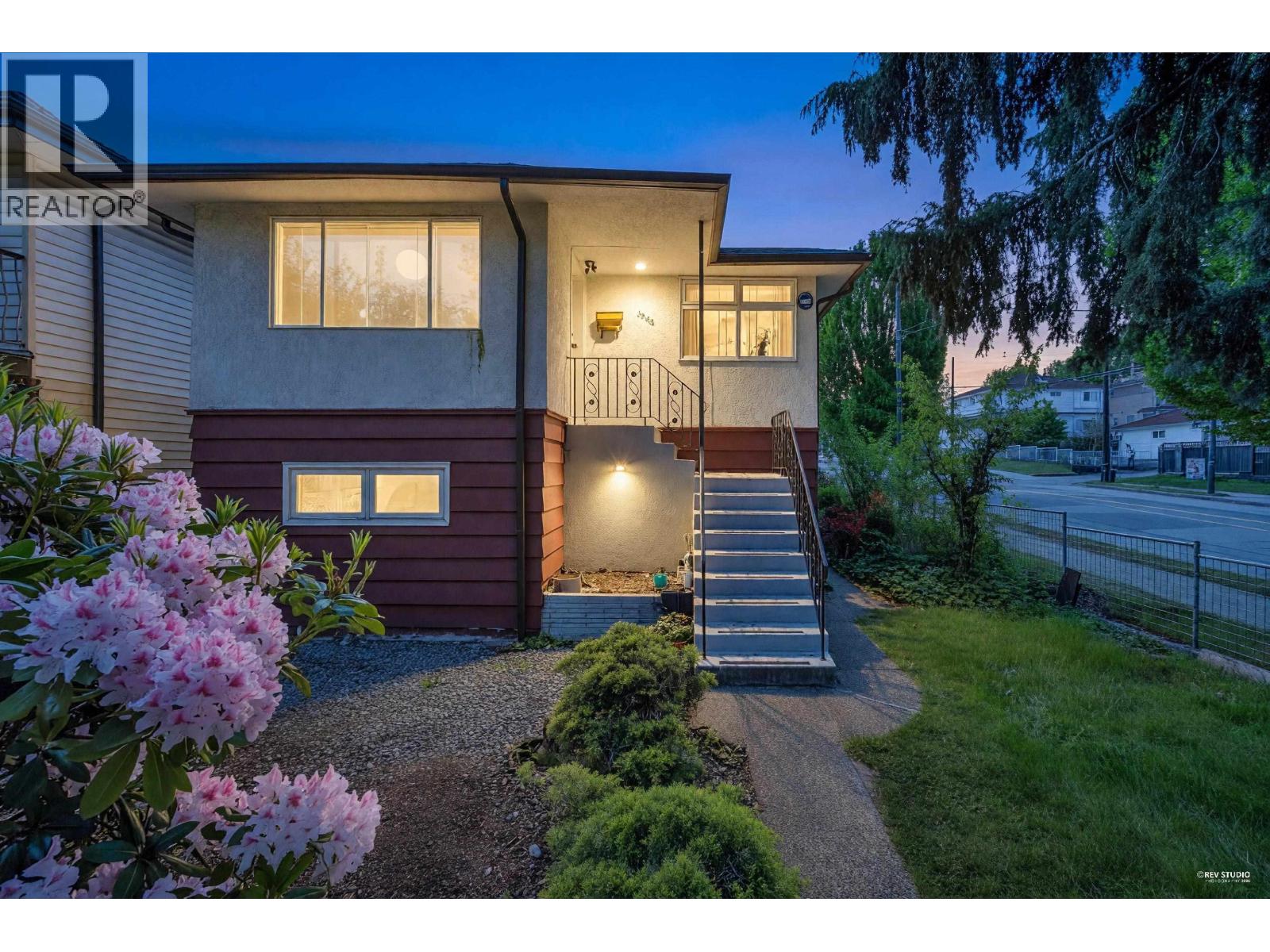 3006 E 27th Avenue, Vancouver, British Columbia  V5R 1P2 - Photo 4 - R3160132
