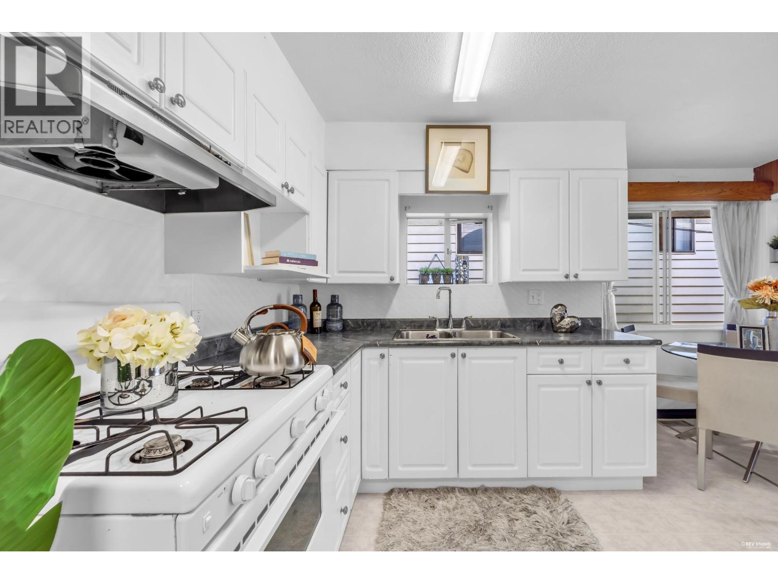 3006 E 27th Avenue, Vancouver, British Columbia  V5R 1P2 - Photo 8 - R3160132