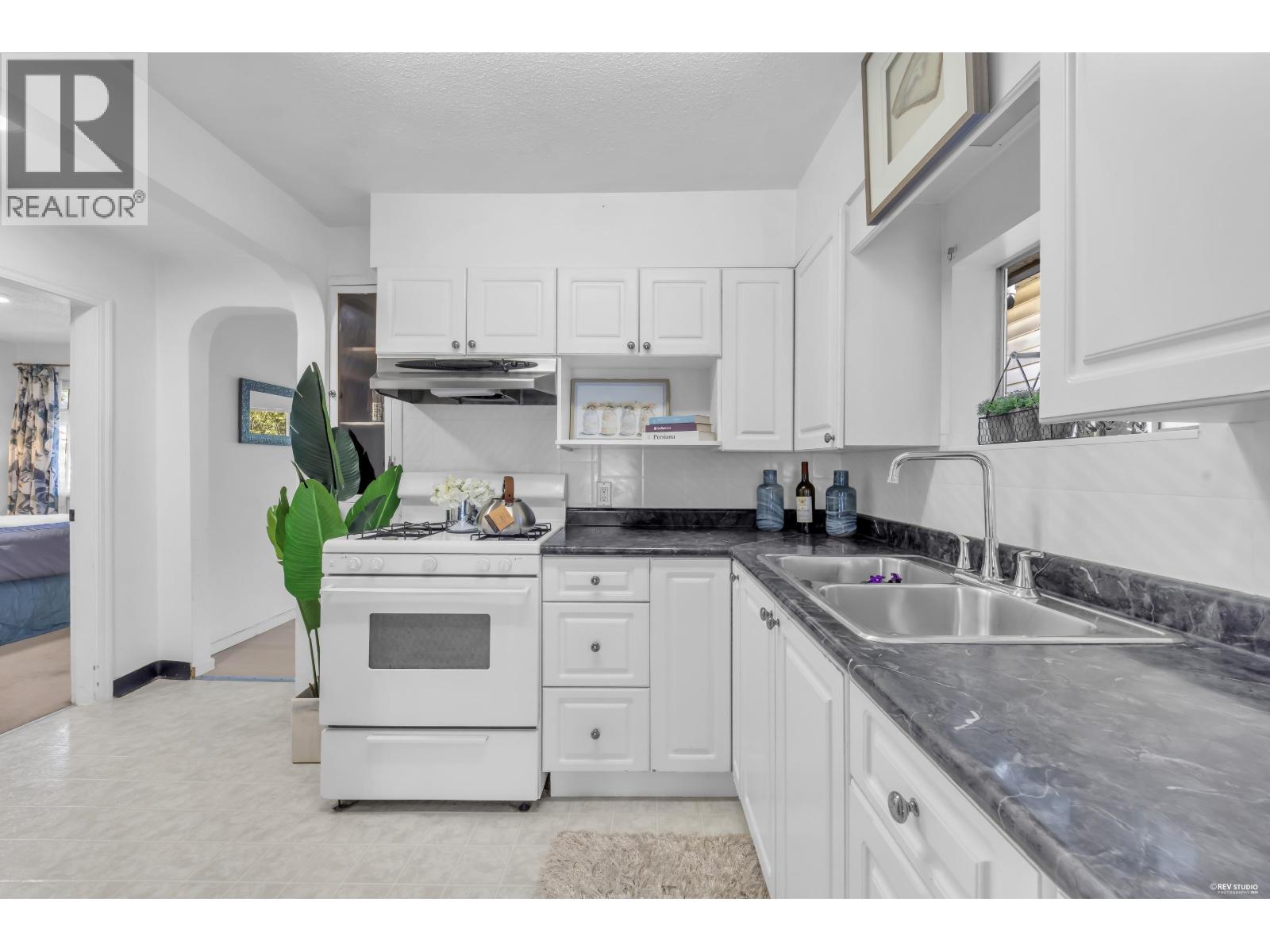3006 E 27th Avenue, Vancouver, British Columbia  V5R 1P2 - Photo 9 - R3160132