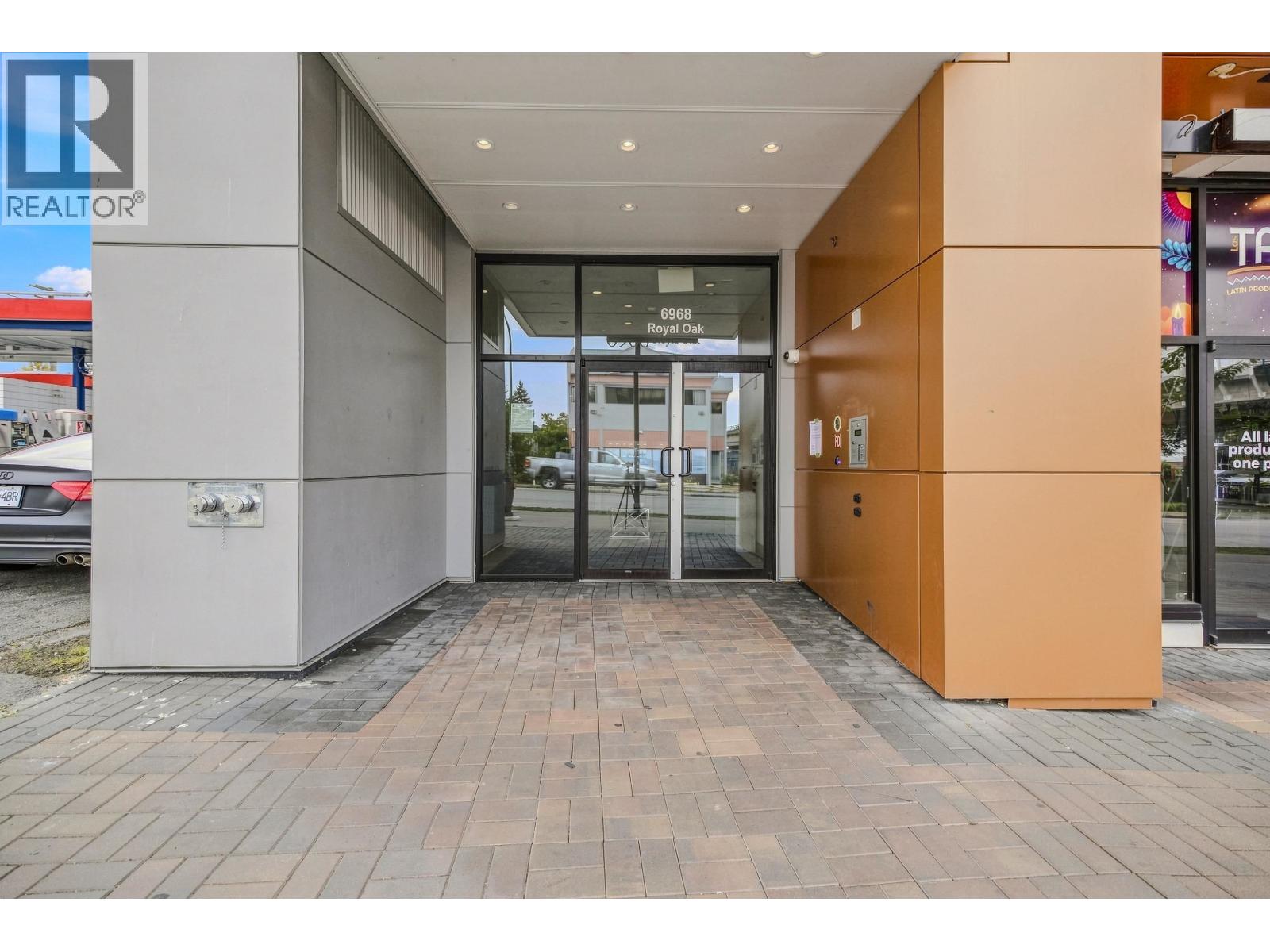 211 6968 ROYAL OAK AVENUE, burnaby, British Columbia