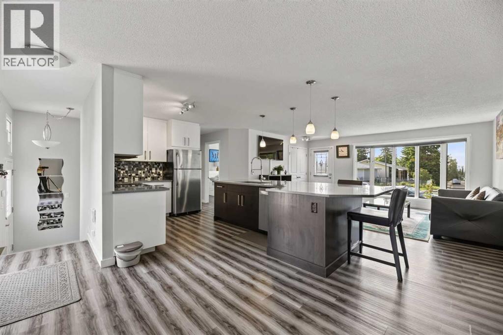 8035 Huntwick Crescent Ne, Calgary, Alberta  T2K 4H7 - Photo 7 - A2338472