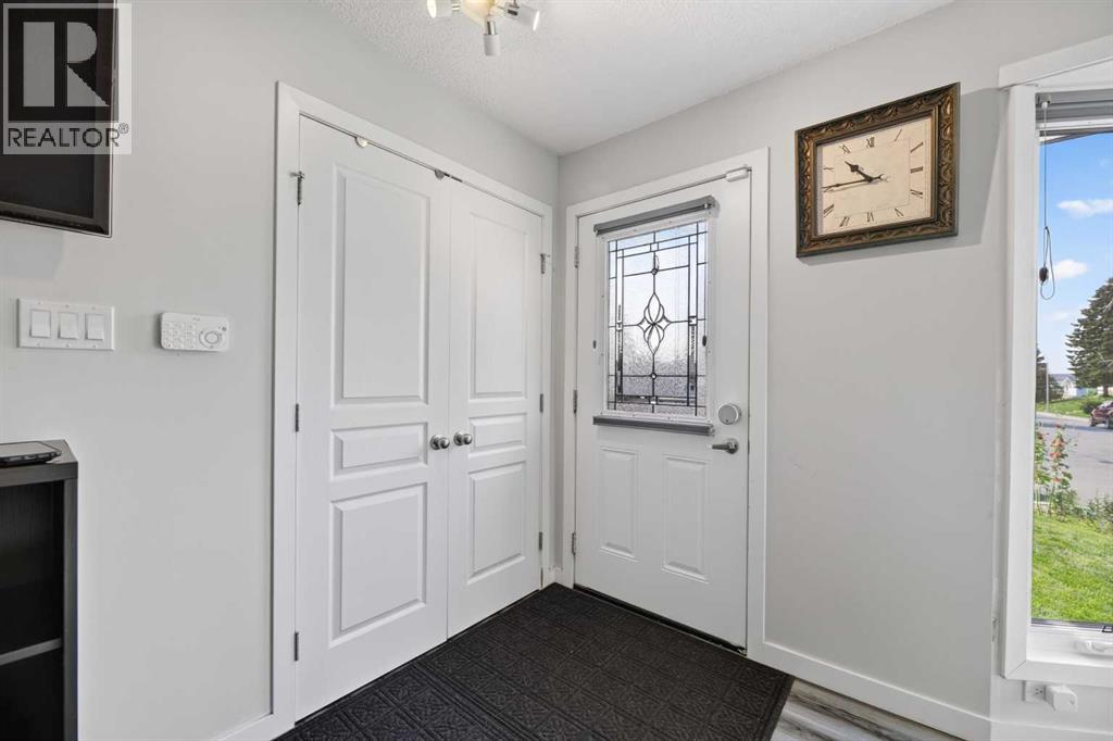 8035 Huntwick Crescent Ne, Calgary, Alberta  T2K 4H7 - Photo 3 - A2338472