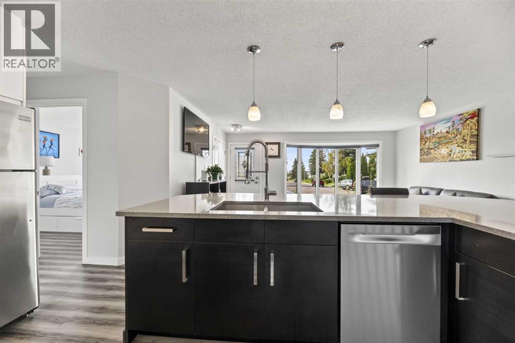 8035 Huntwick Crescent Ne, Calgary, Alberta  T2K 4H7 - Photo 8 - A2338472