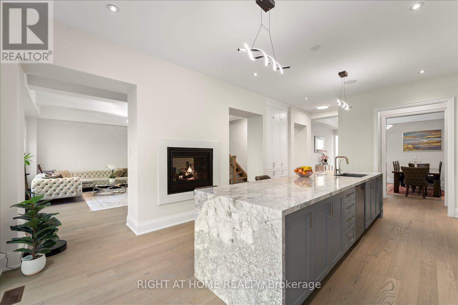 121 Milky Way Drive, Richmond Hill, Ontario  L4C 4L9 - Photo 12 - N13729320