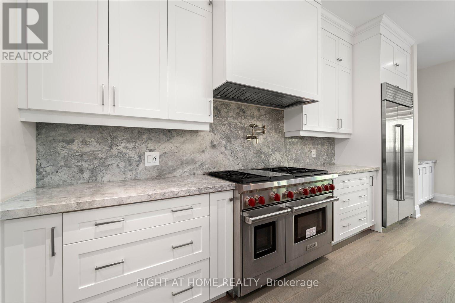 121 Milky Way Drive, Richmond Hill, Ontario  L4C 4L9 - Photo 10 - N13729320