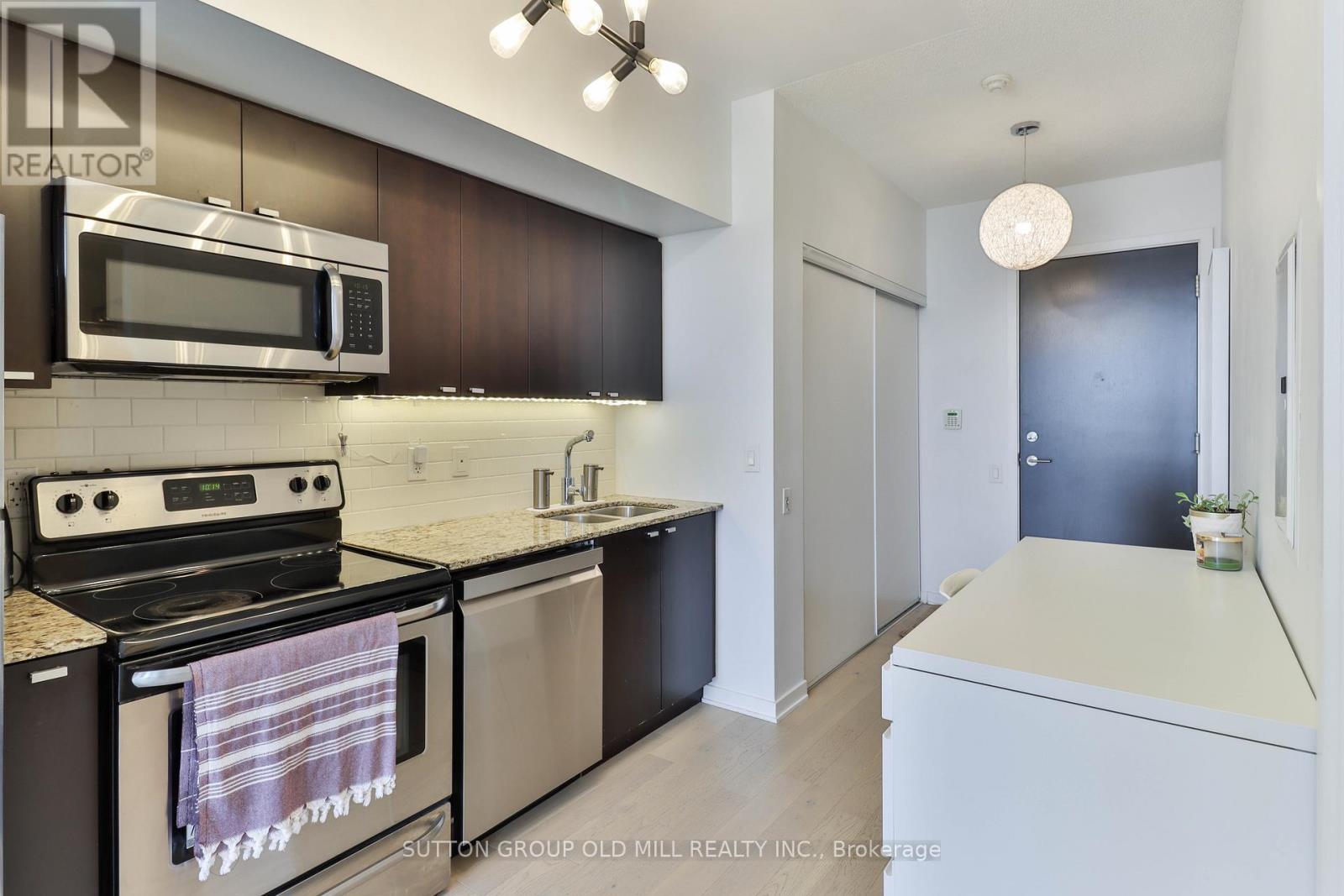2709 - 105 The Queensway, Toronto, Ontario M6S 5B5 - Photo 2 - W13729322