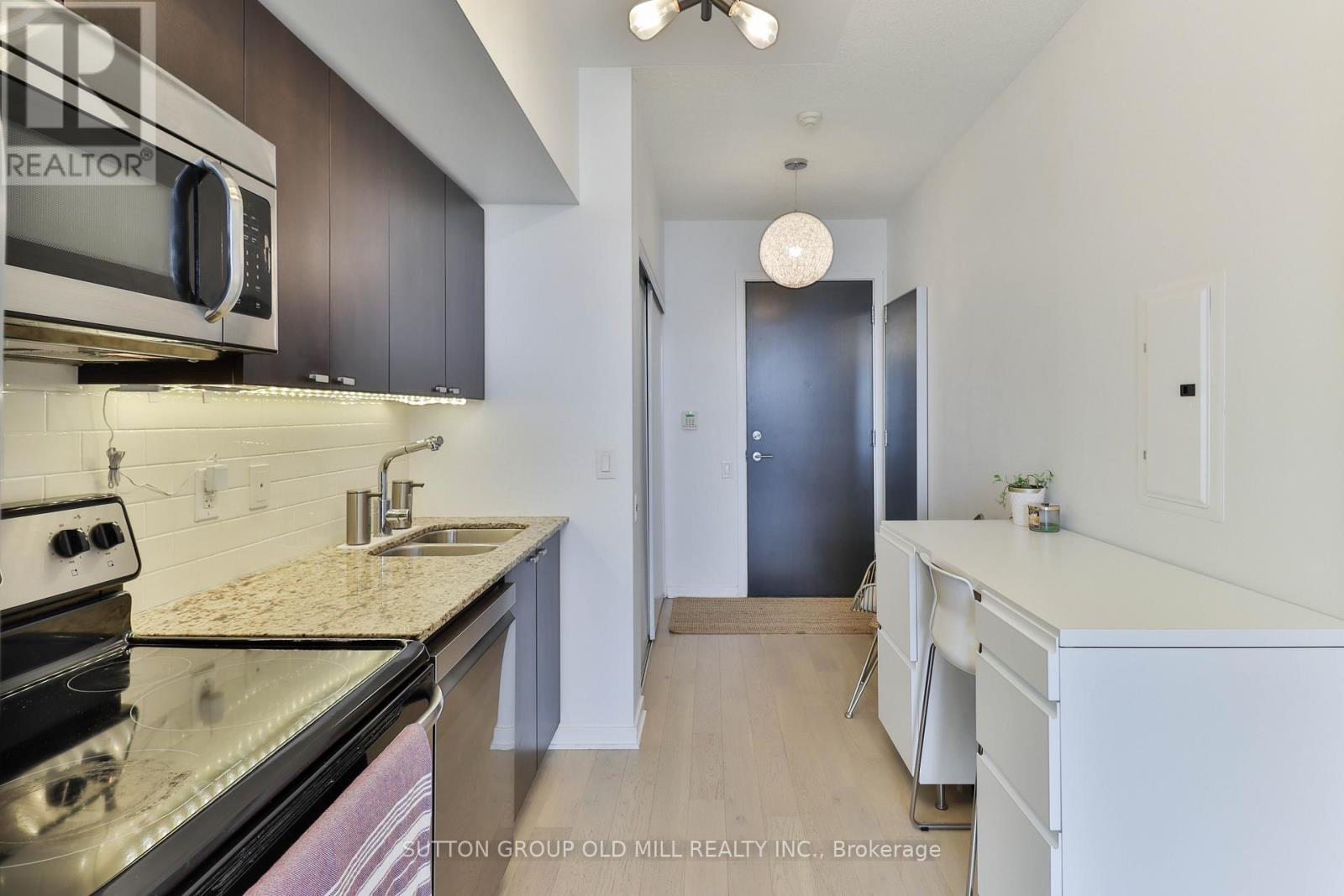 2709 - 105 THE QUEENSWAY, Toronto, Ontario