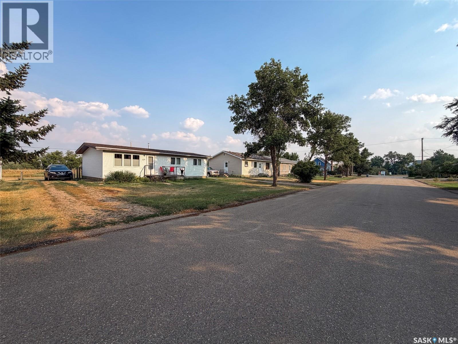 129 Ash AVENUE N, Eastend, Saskatchewan