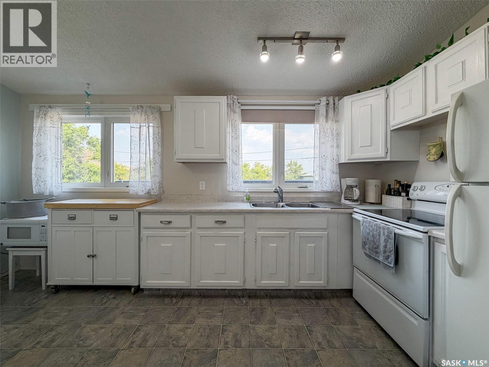 129 Ash Avenue N, Eastend, Saskatchewan  S0N 0T0 - Photo 11 - SK047118