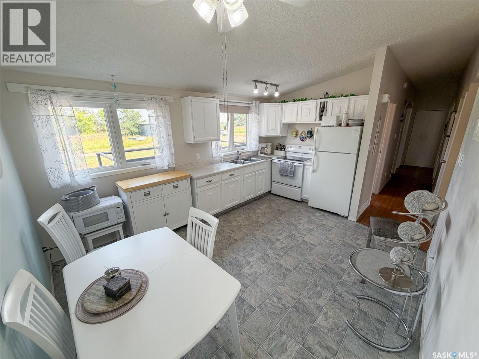 129 Ash Avenue N, Eastend, Saskatchewan  S0N 0T0 - Photo 12 - SK047118