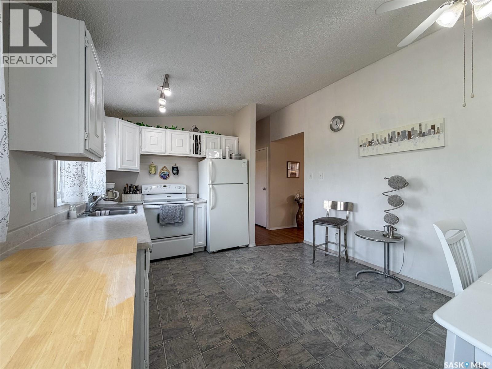 129 Ash Avenue N, Eastend, Saskatchewan  S0N 0T0 - Photo 13 - SK047118