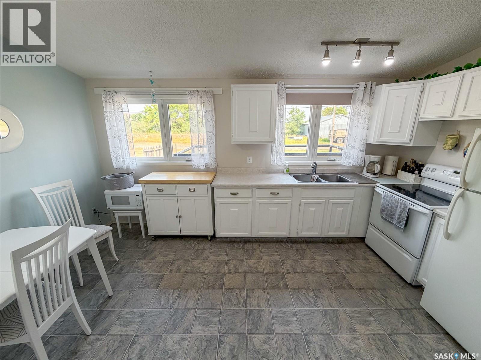129 Ash Avenue N, Eastend, Saskatchewan  S0N 0T0 - Photo 16 - SK047118
