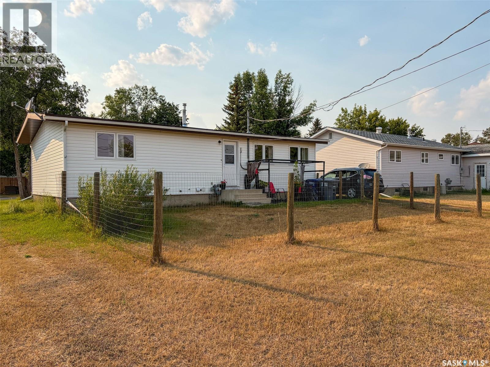 129 Ash Avenue N, Eastend, Saskatchewan  S0N 0T0 - Photo 35 - SK047118
