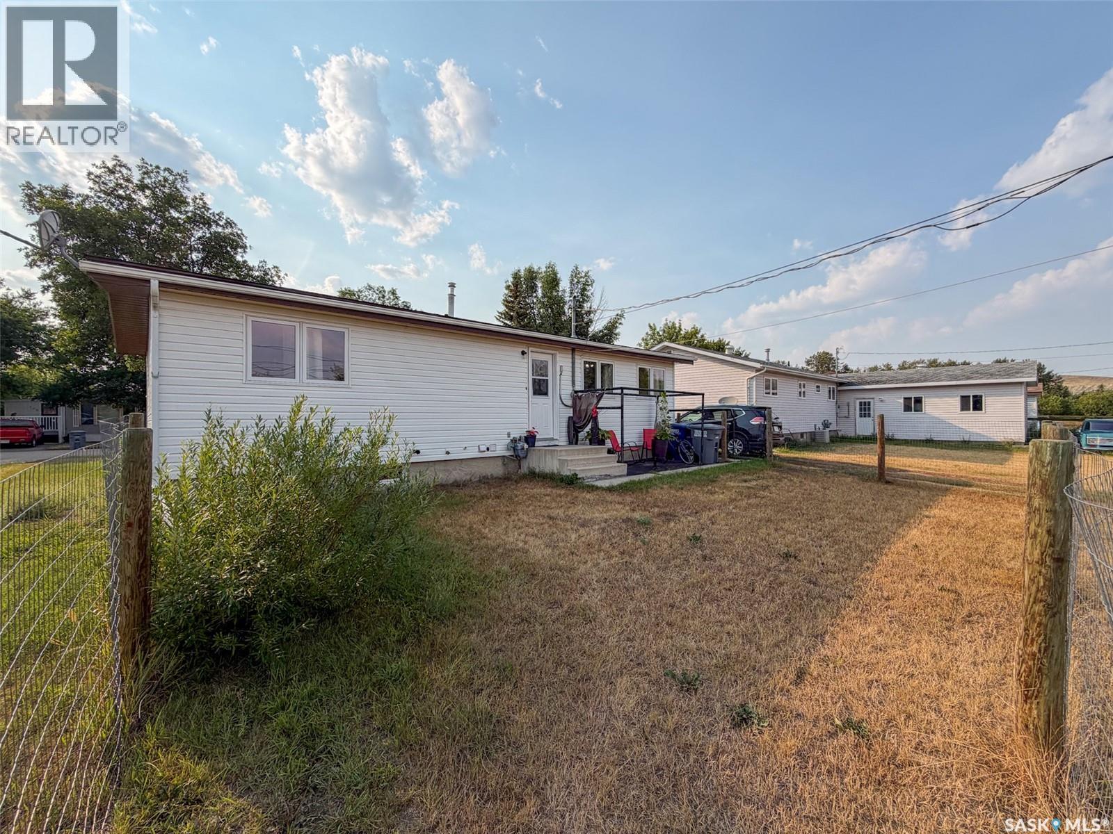 129 Ash Avenue N, Eastend, Saskatchewan  S0N 0T0 - Photo 36 - SK047118