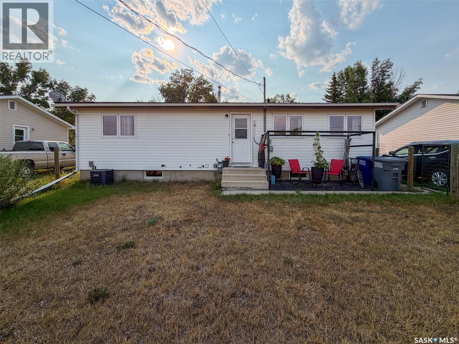 129 Ash Avenue N, Eastend, Saskatchewan  S0N 0T0 - Photo 37 - SK047118