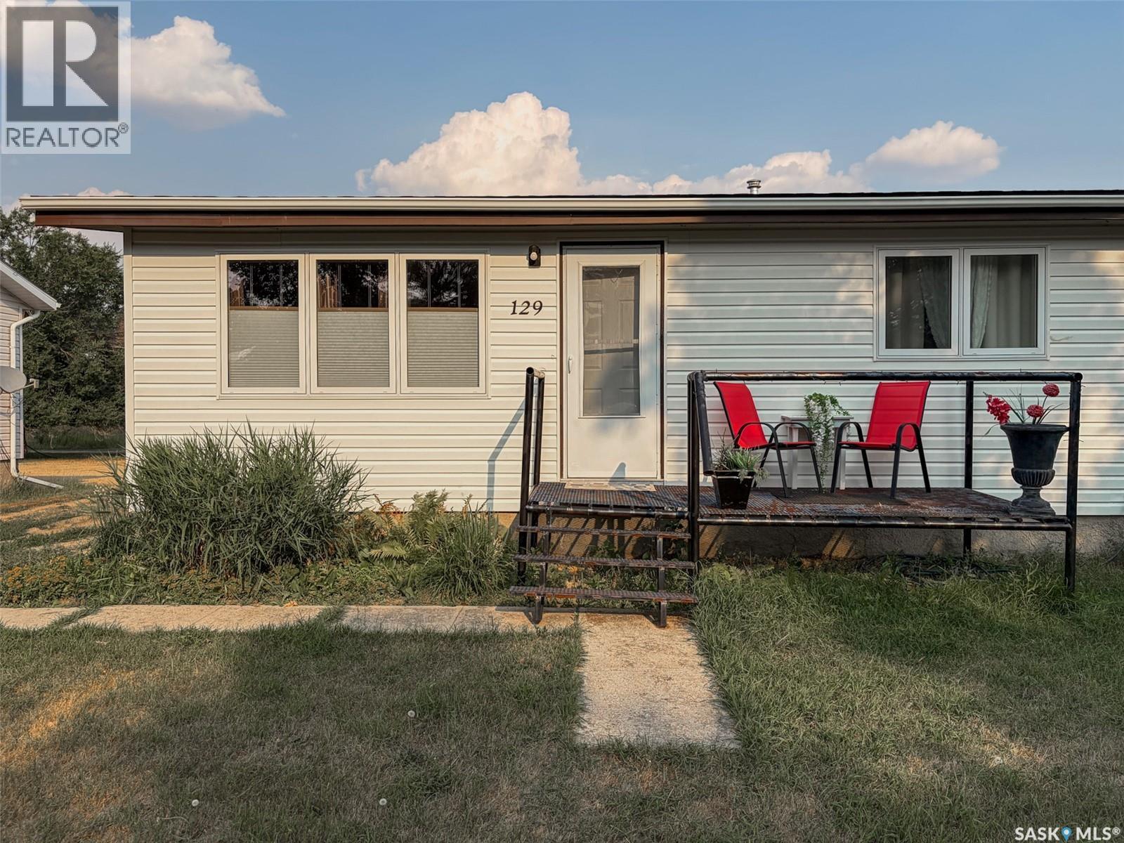 129 Ash Avenue N, Eastend, Saskatchewan  S0N 0T0 - Photo 4 - SK047118