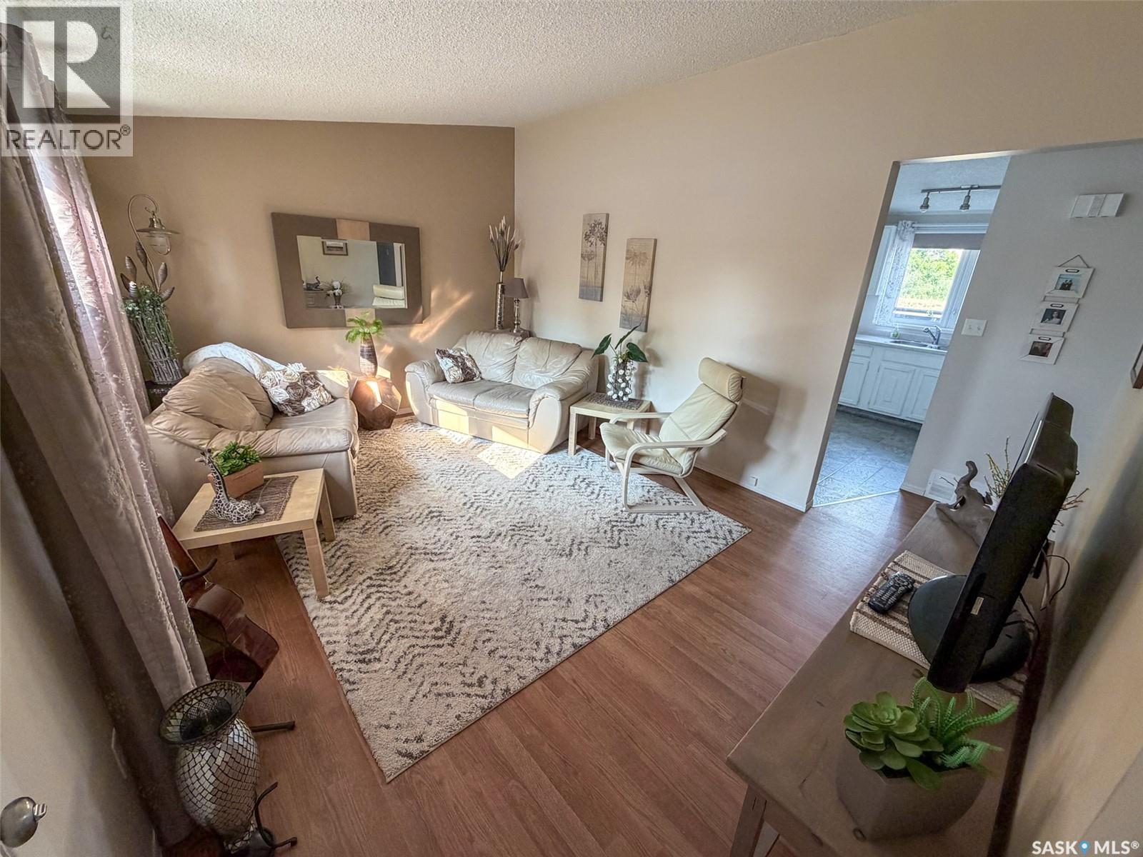 129 Ash Avenue N, Eastend, Saskatchewan  S0N 0T0 - Photo 8 - SK047118