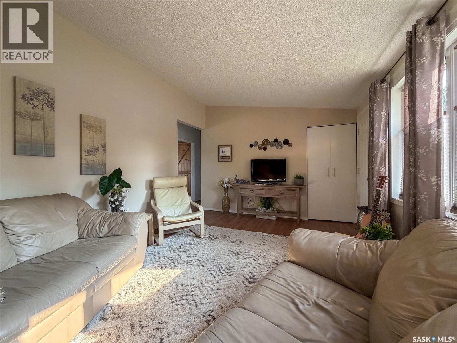 129 Ash Avenue N, Eastend, Saskatchewan  S0N 0T0 - Photo 9 - SK047118