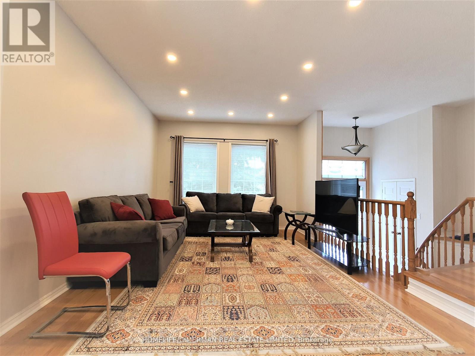 Upper - 312 Harewood Boulevard, Newmarket, Ontario L3Y 6R3 - Photo 2 - N13729334