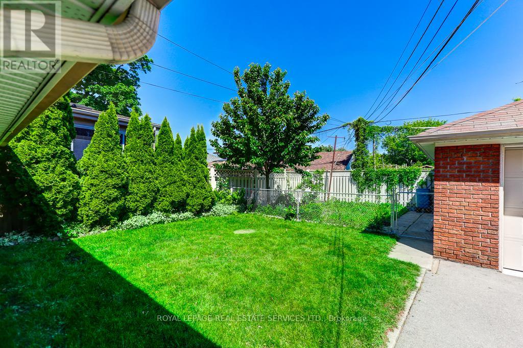38 Jellicoe Avenue, Toronto, Ontario  M8W 1W1 - Photo 43 - W13412168