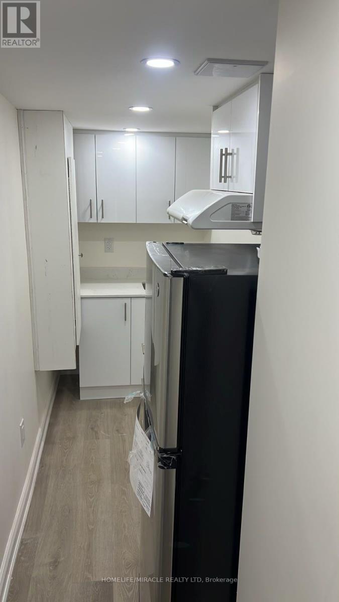 5911 Saigon Street, Mississauga, Ontario  L5V 0E9 - Photo 11 - W13570012
