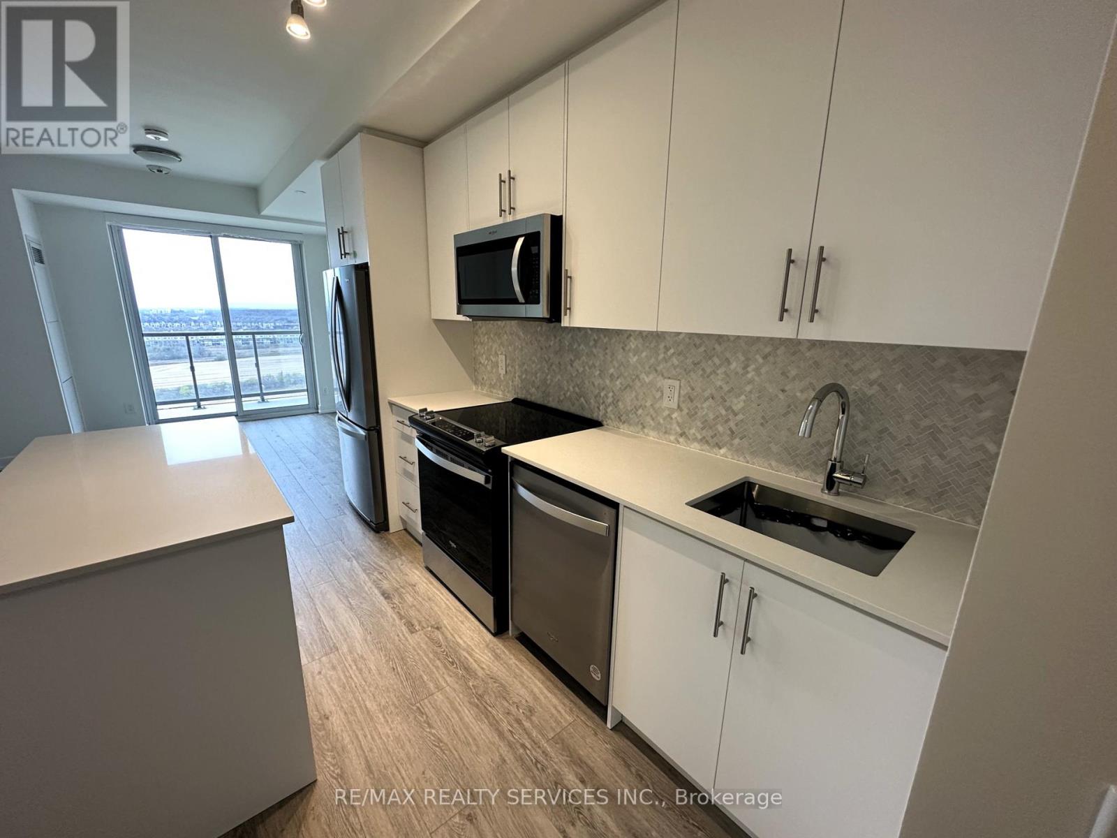 1304 - 345 Wheat Boom Drive, Oakville, Ontario  L6H 7X4 - Photo 2 - W13729352