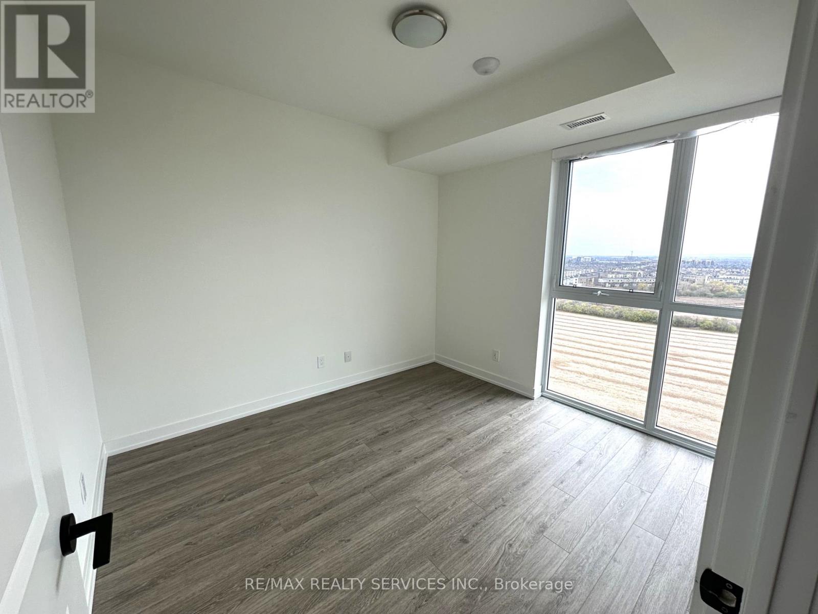 1304 - 345 Wheat Boom Drive, Oakville, Ontario  L6H 7X4 - Photo 7 - W13729352