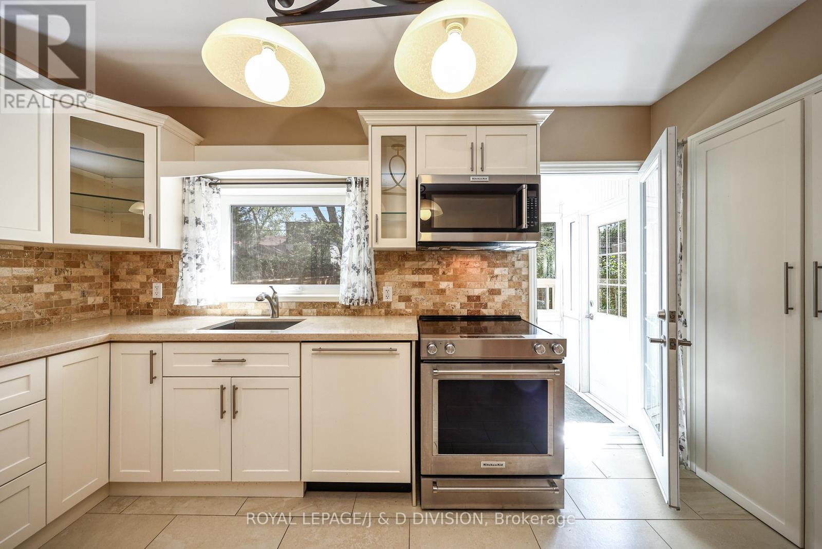 553 Runnymede Road, Toronto, Ontario  M6S 2Z8 - Photo 14 - W13729356