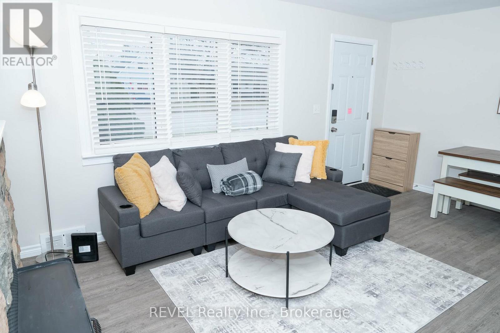 6482 Mcleod Road, Niagara Falls, Ontario  L2G 3G1 - Photo 5 - X13729328