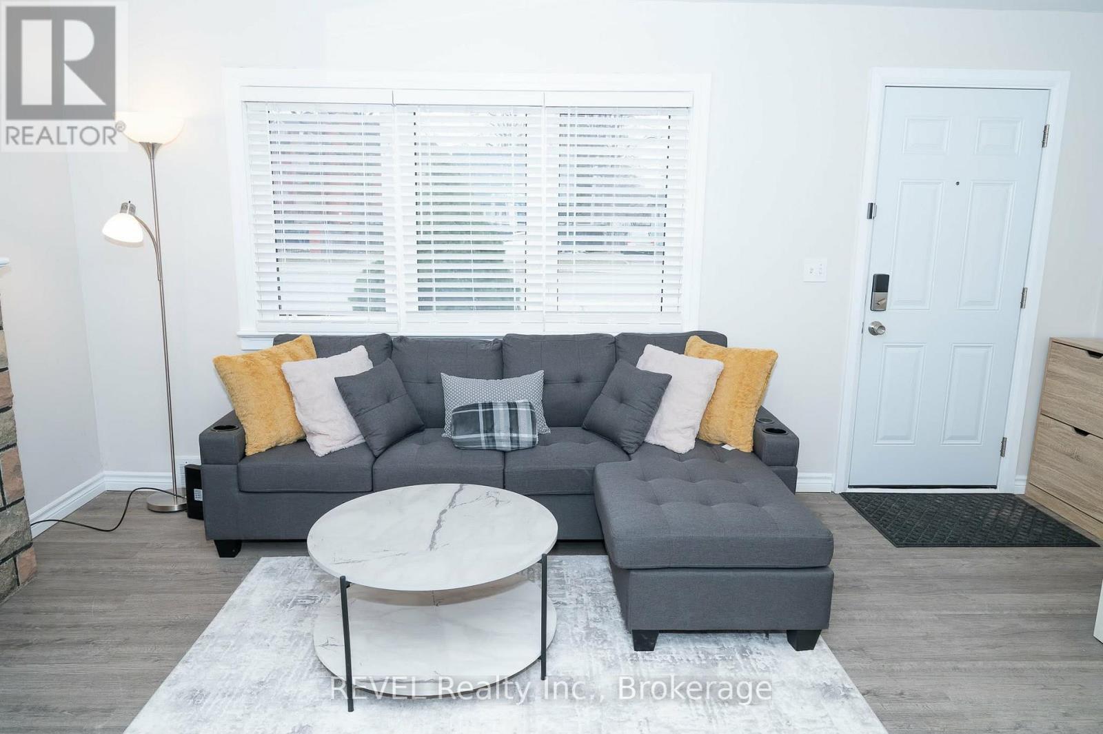 6482 Mcleod Road, Niagara Falls, Ontario  L2G 3G1 - Photo 4 - X13729328