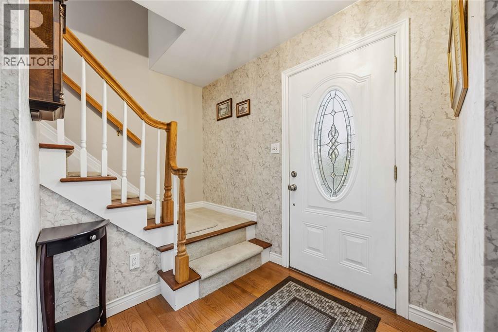 763 Tudor CLOSE West Sarnia Ontario Canada N7V2Z6 4