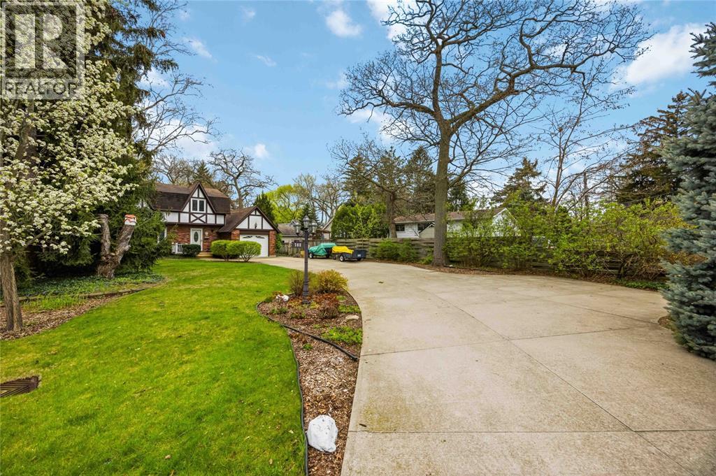 763 Tudor CLOSE West Sarnia Ontario Canada N7V2Z6 2