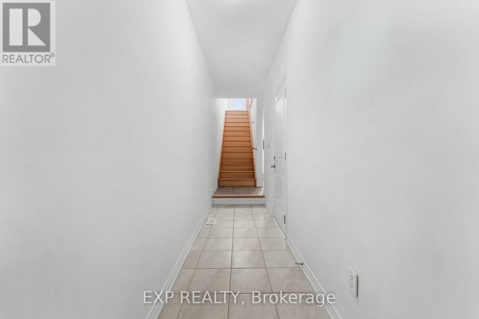 388 Okanagan Path, Oshawa, Ontario  L1H 0B1 - Photo 4 - E13729404