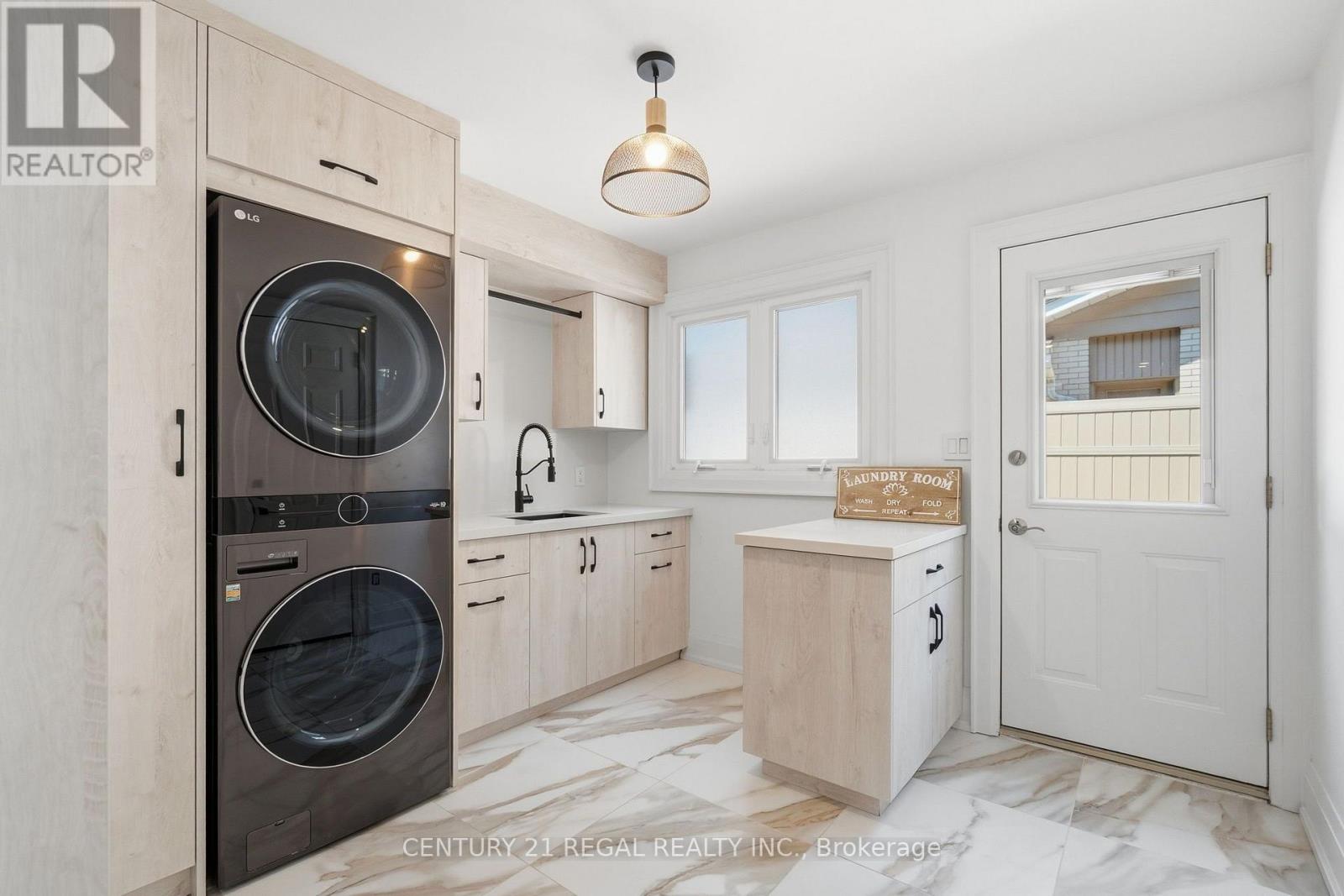 3308 Grassfire Crescent, Mississauga, Ontario  L4Y 3K1 - Photo 15 - W13729434