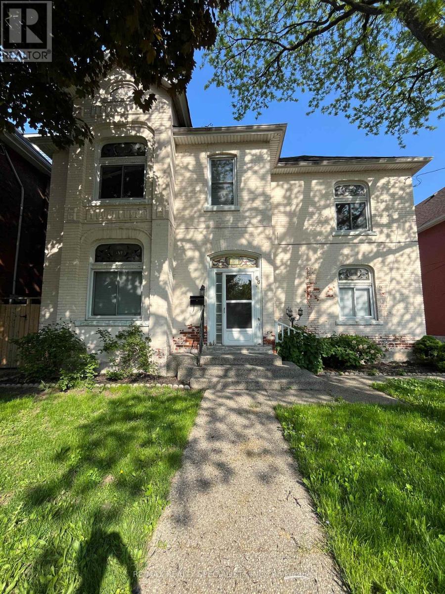 LOWER - 68 EAST AVENUE N, Hamilton, Ontario
