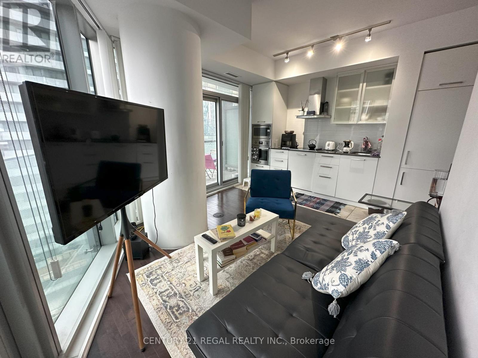 2111 - 14 York Street, Toronto, Ontario  M5J 0A9 - Photo 3 - C13729478