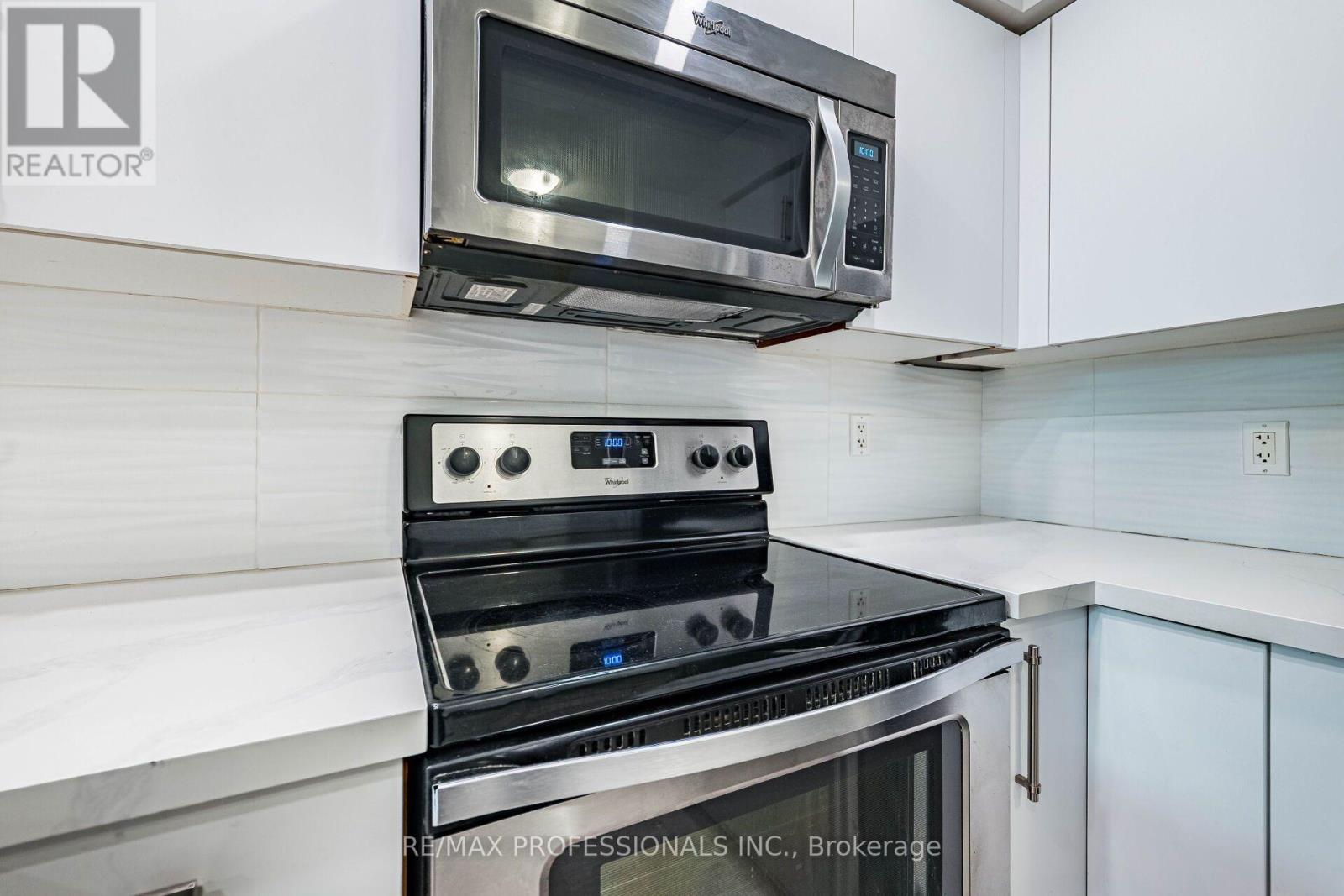 101 - 7 Michael Power Place, Toronto, Ontario  M9A 0A4 - Photo 10 - W13729476