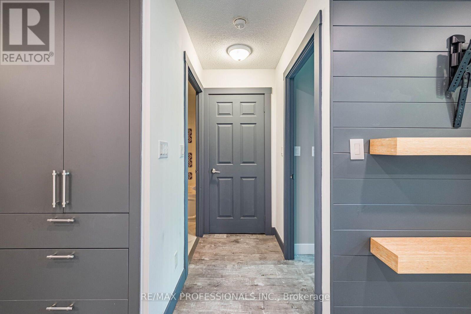 101 - 7 Michael Power Place, Toronto, Ontario  M9A 0A4 - Photo 11 - W13729476