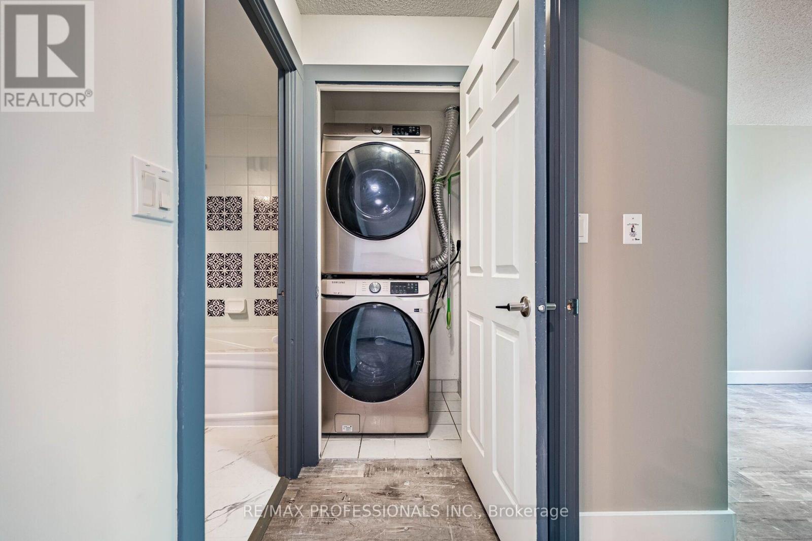 101 - 7 Michael Power Place, Toronto, Ontario  M9A 0A4 - Photo 12 - W13729476