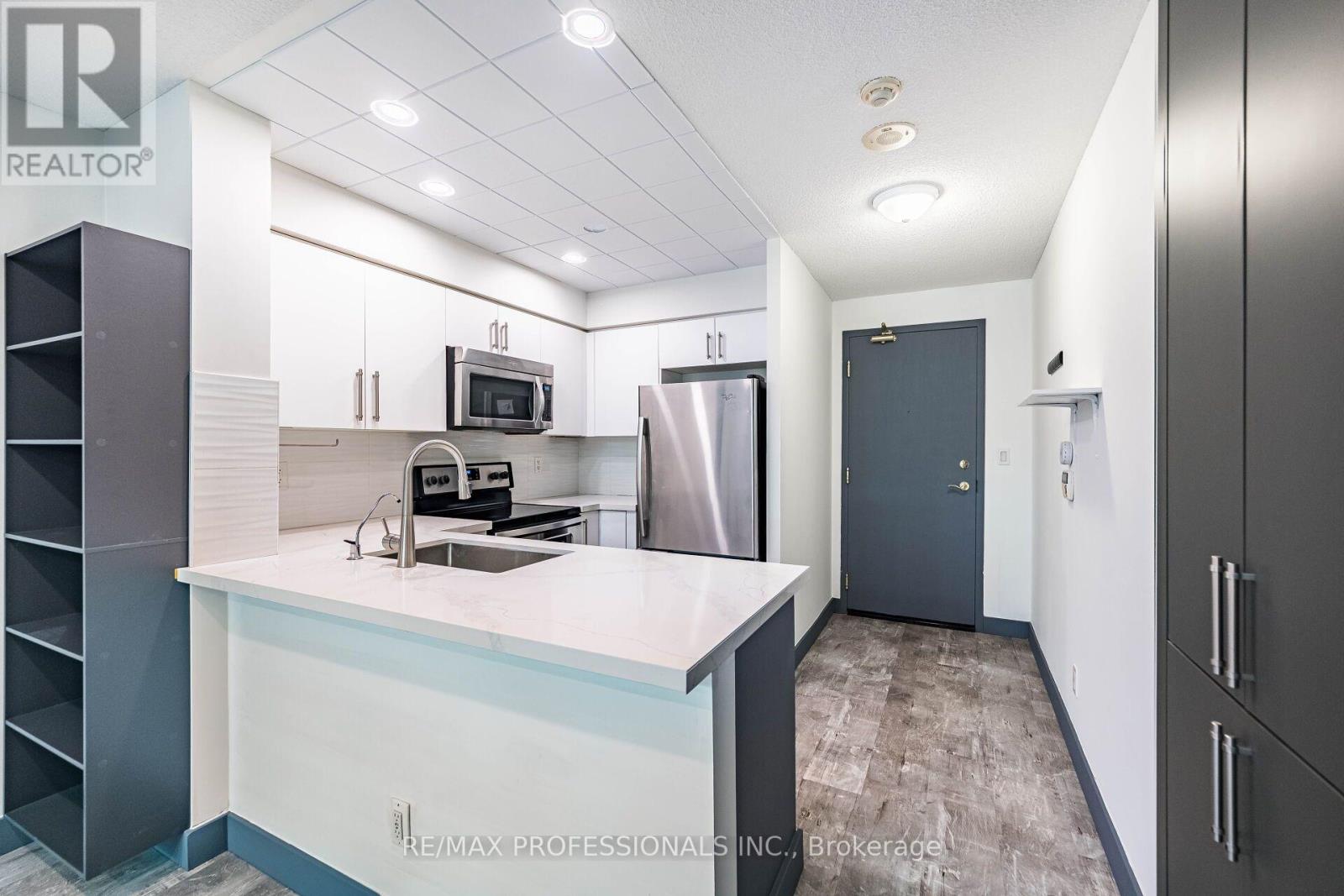 101 - 7 Michael Power Place, Toronto, Ontario  M9A 0A4 - Photo 5 - W13729476