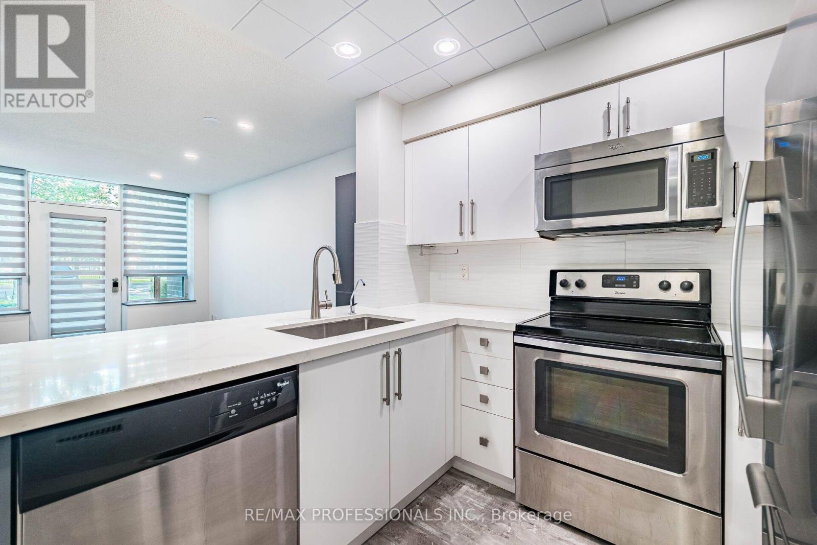 101 - 7 Michael Power Place, Toronto, Ontario  M9A 0A4 - Photo 7 - W13729476