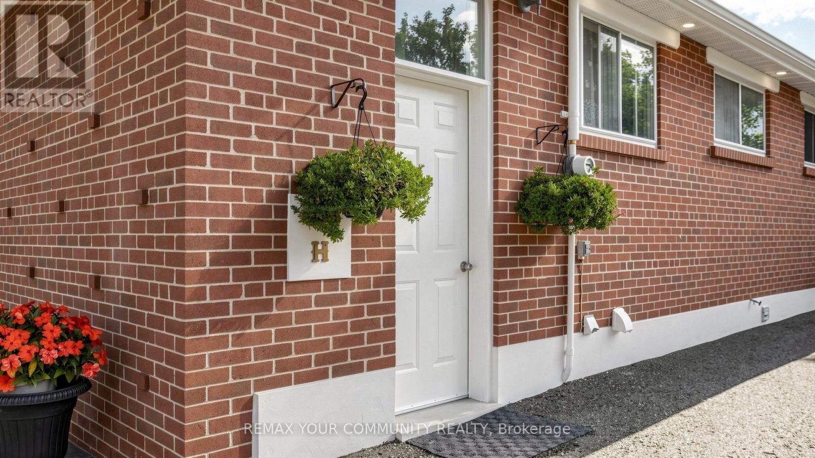 59 Davis Road, Aurora, Ontario  L4G 2B4 - Photo 4 - N13726676