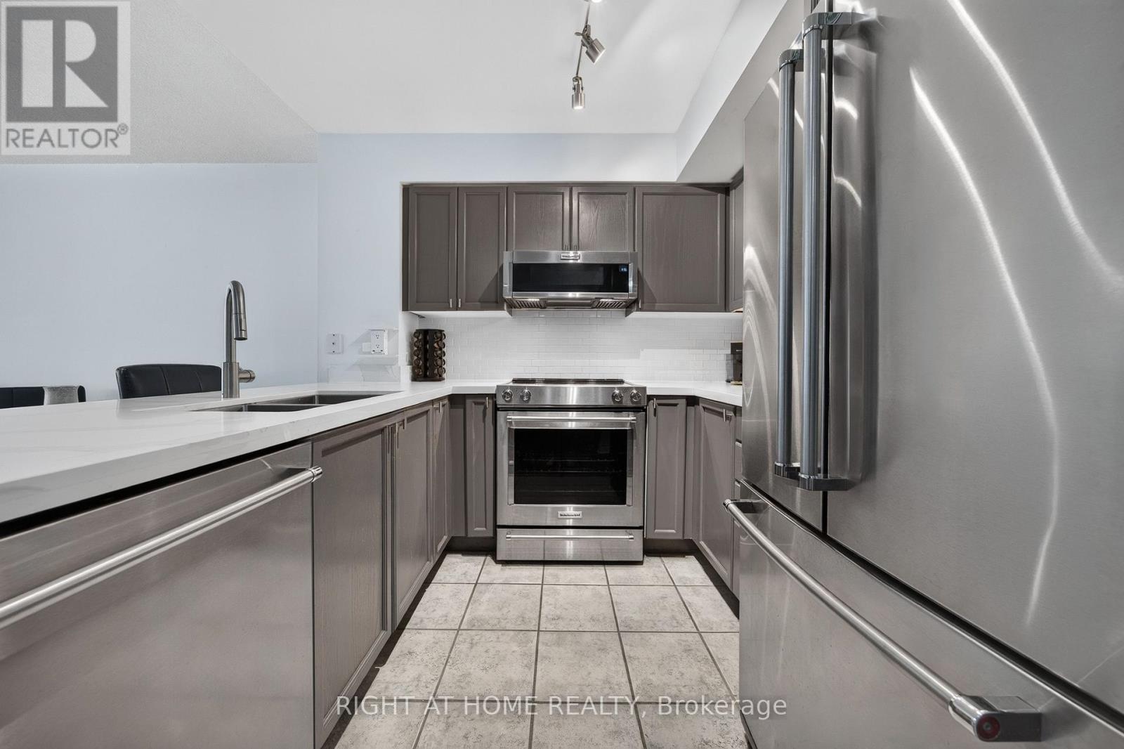 321 - 231 Fort York Boulevard, Toronto, Ontario  M5V 1B2 - Photo 10 - C13729504