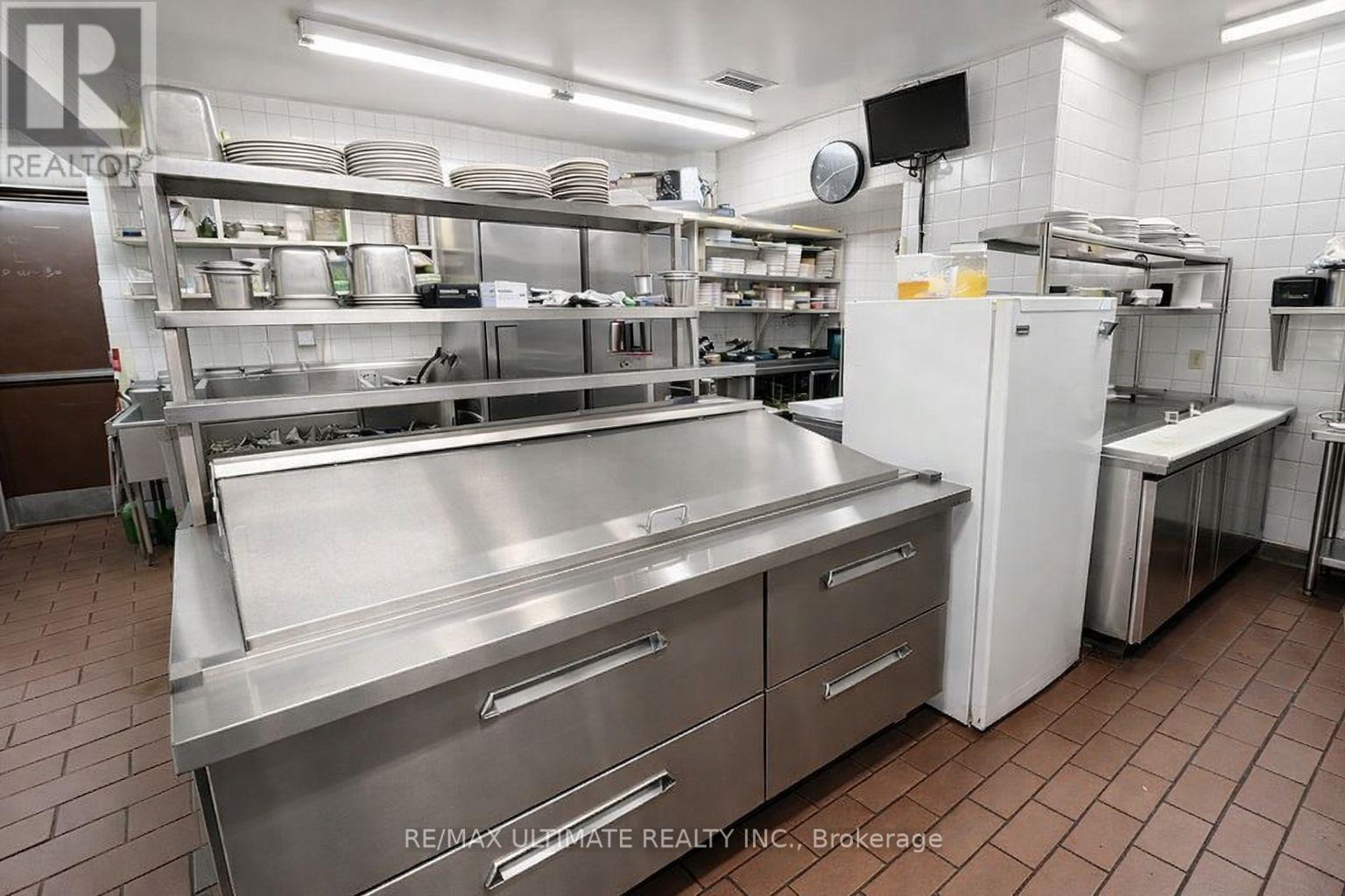 2nd Floor - 1988 Avenue Road, Toronto, Ontario M5M 4A4 - Photo 8 - C13729518