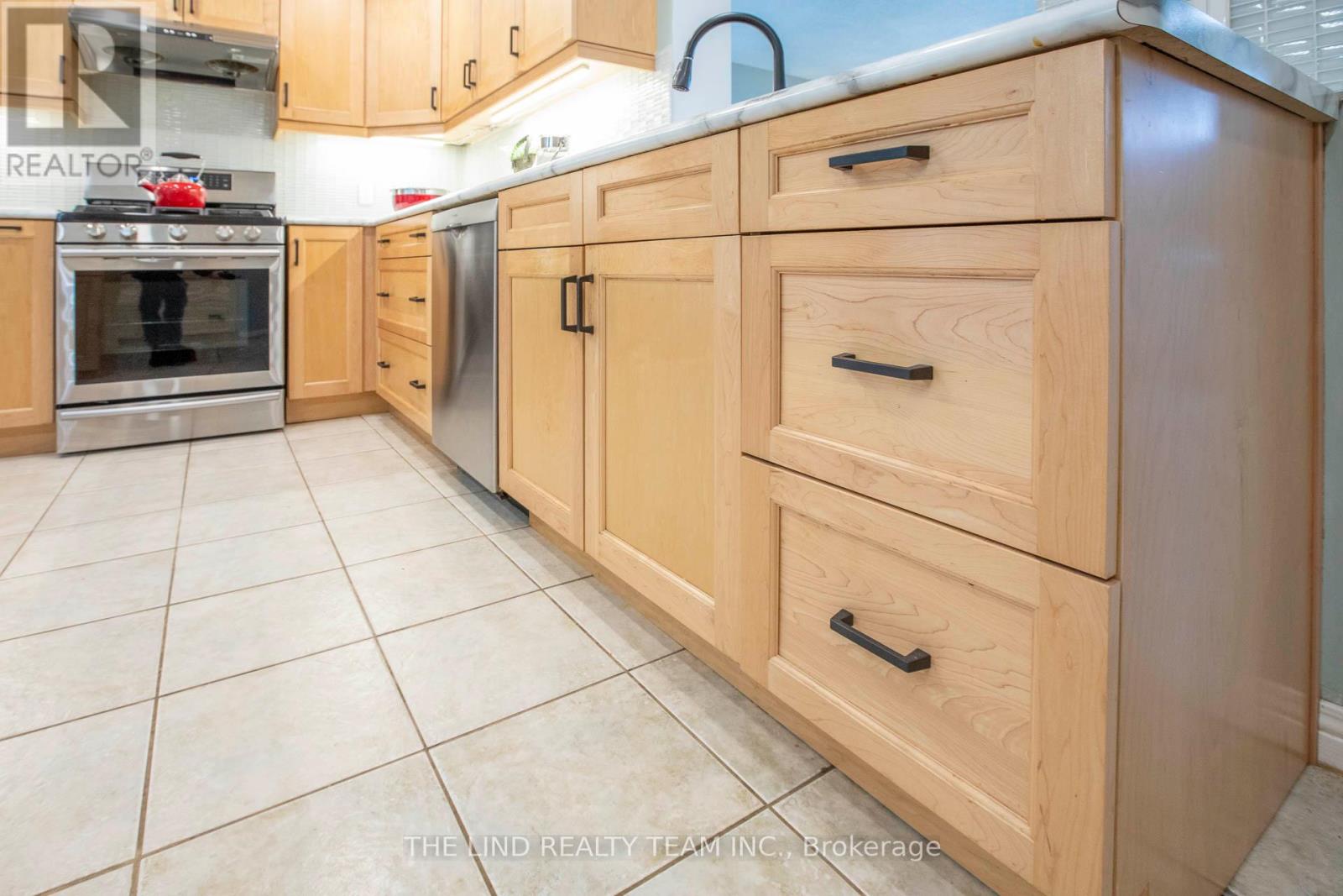 272 Jeff Smith Court, Newmarket, Ontario  L3Y 8C5 - Photo 10 - N13729544
