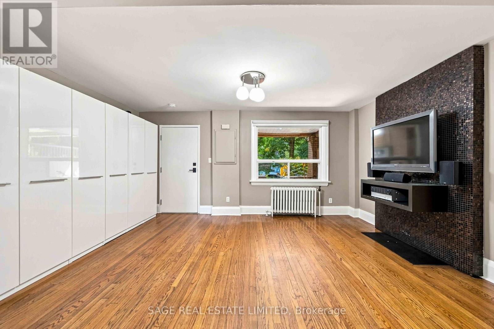 Main - 251 High Park Avenue, Toronto, Ontario  M6P 2S5 - Photo 10 - W13729516