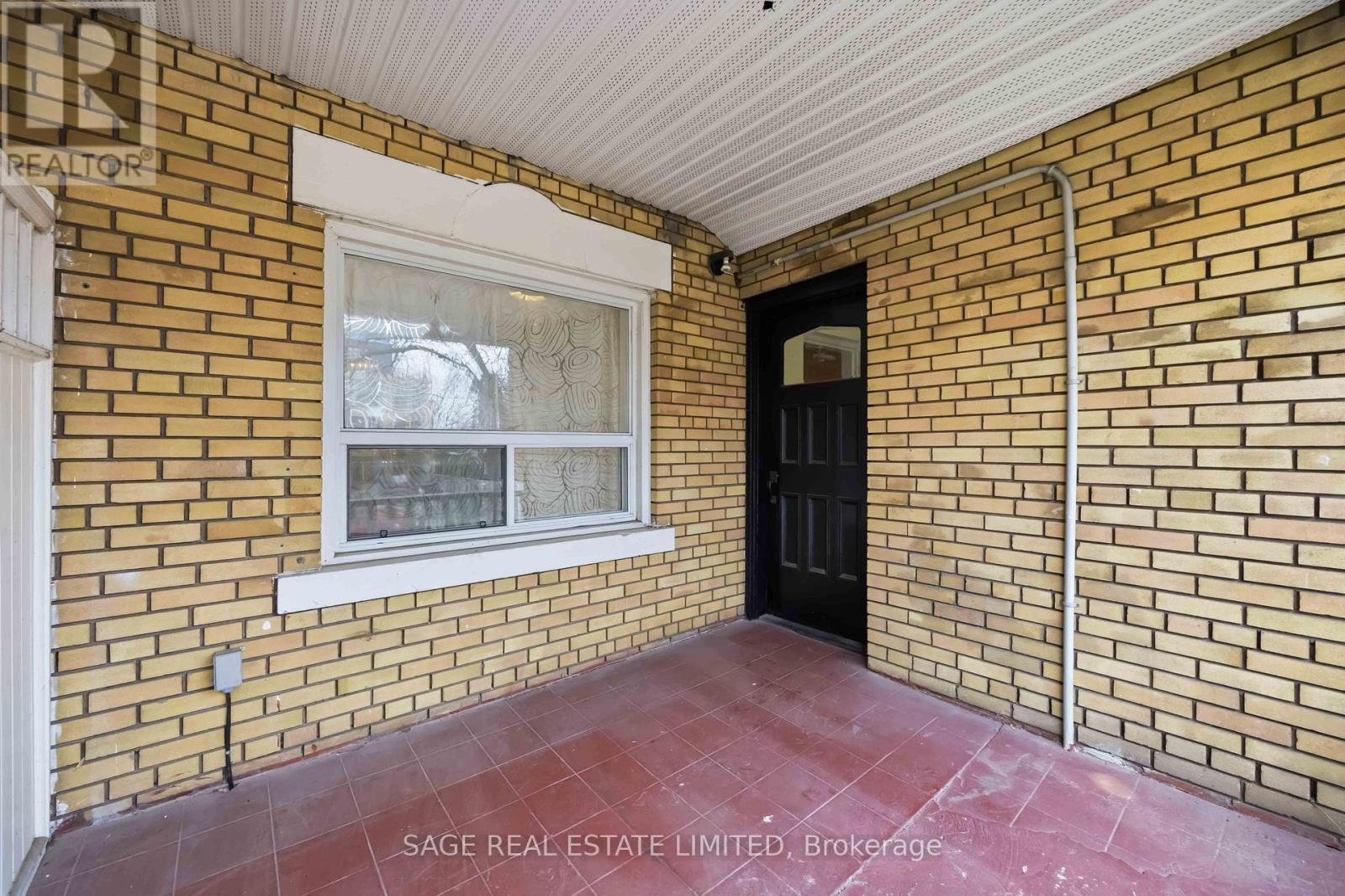 Main - 251 High Park Avenue, Toronto, Ontario  M6P 2S5 - Photo 4 - W13729516