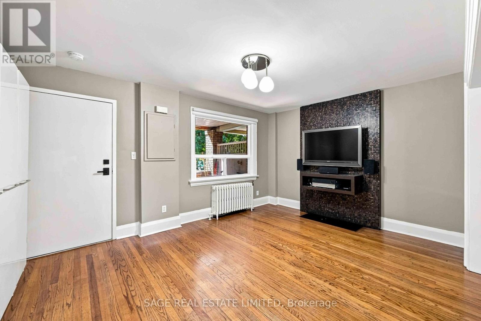 Main - 251 High Park Avenue, Toronto, Ontario  M6P 2S5 - Photo 7 - W13729516