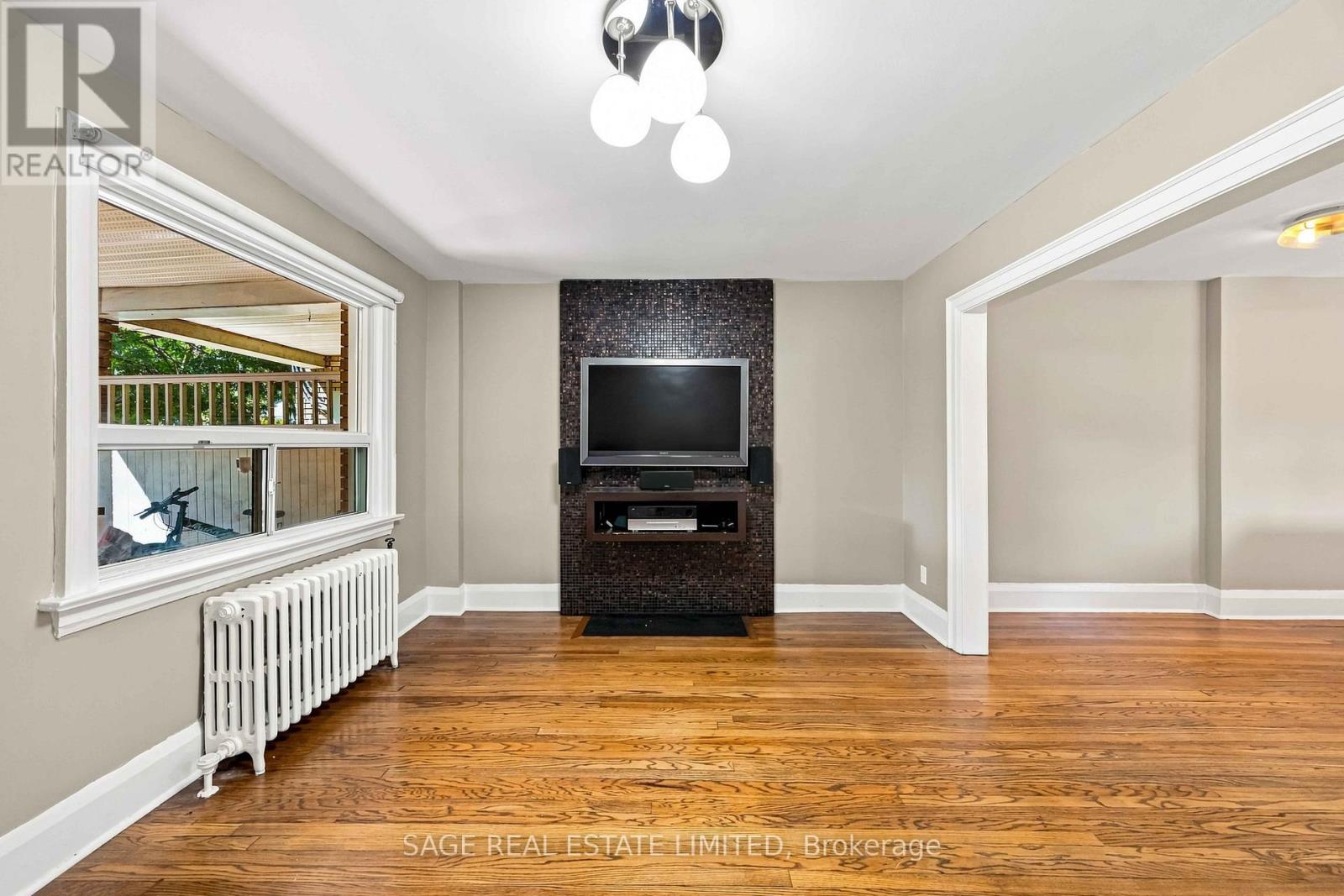 Main - 251 High Park Avenue, Toronto, Ontario  M6P 2S5 - Photo 9 - W13729516