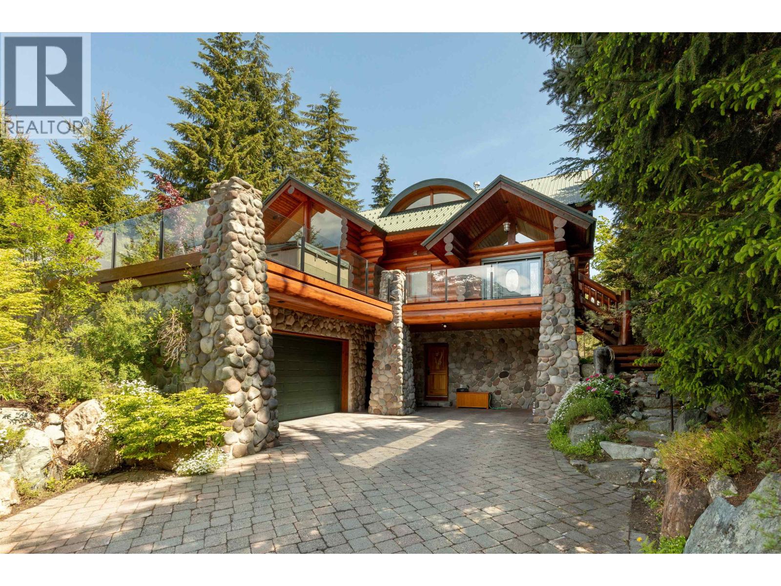 6361 Fairway Drive, Whistler, British Columbia  V8E 0C9 - Photo 2 - R3106265
